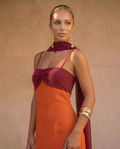 Zahara | Vestido en naranja con escote en rojo