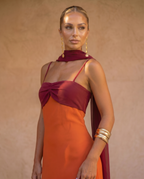 Zahara | Vestido en naranja con escote en rojo