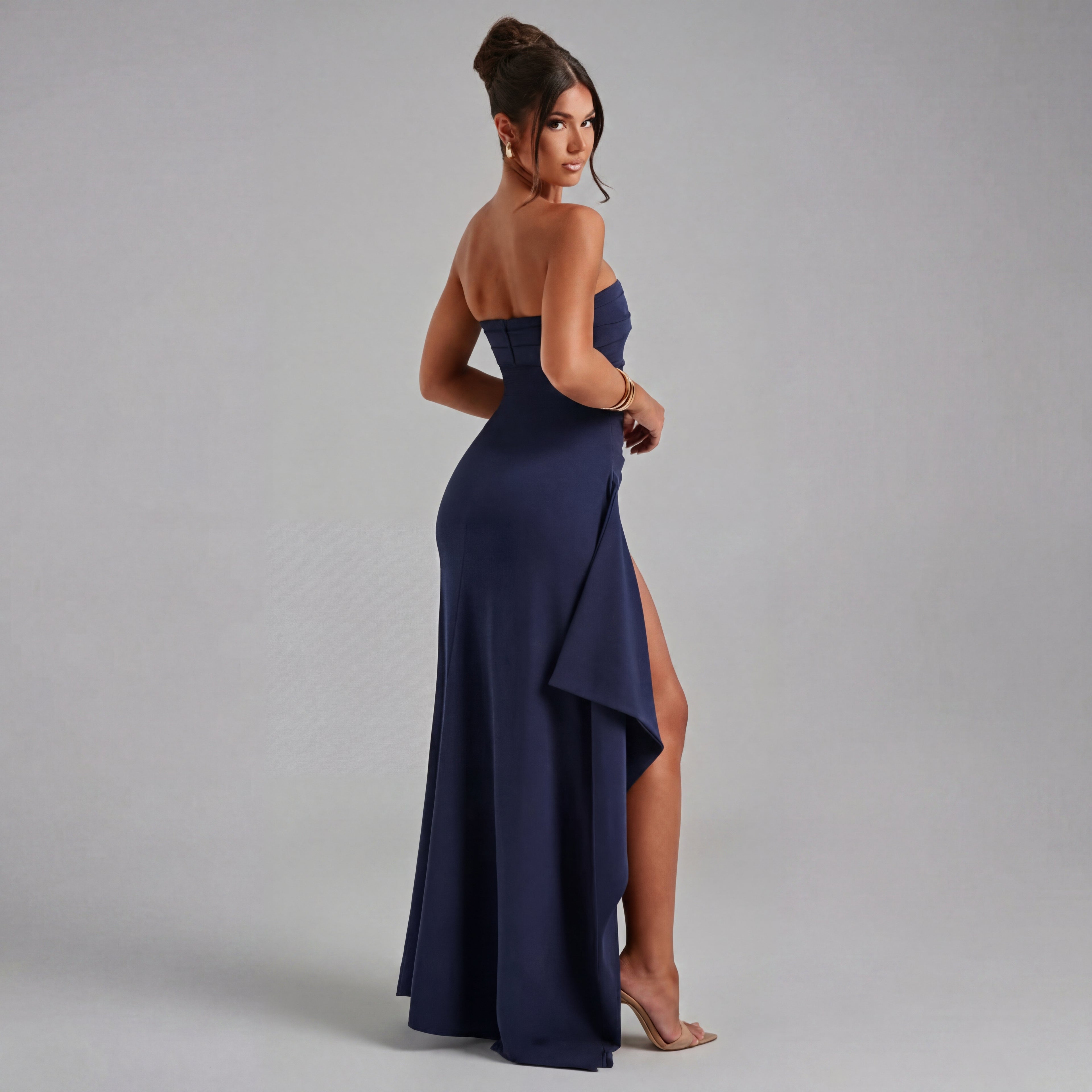 Vestido elegante con hombros al descubierto
